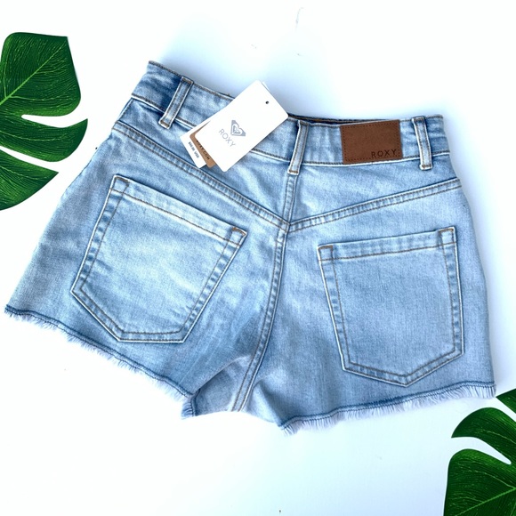 🔥ROXY Kissing The Swell Denim Shorts🔥 - Picture 6 of 10